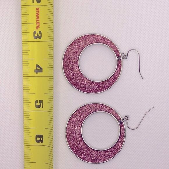 💛 Y2K Silver Tone Pink Glitter Hoop Earrings - Picture 5 of 5